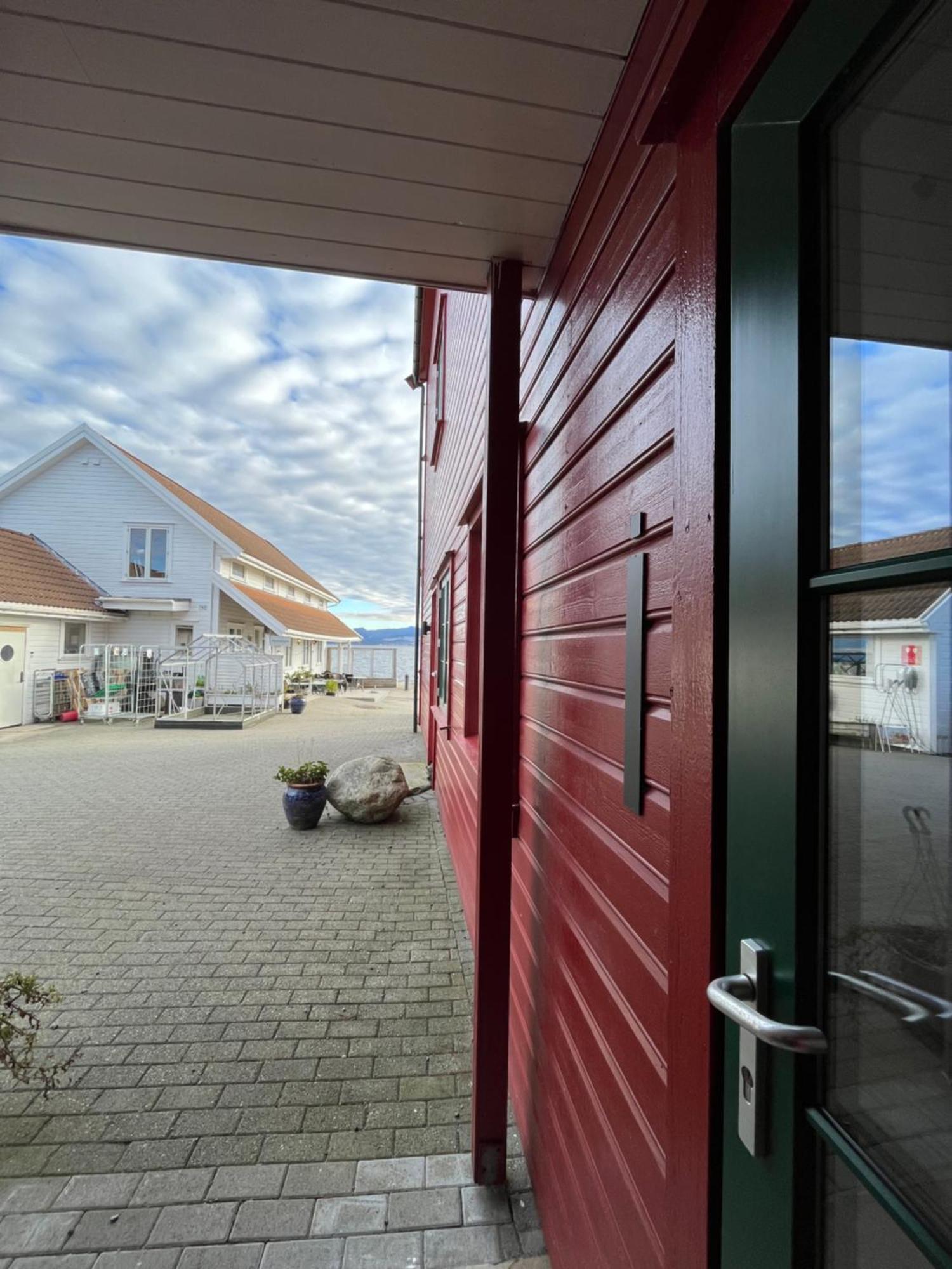 Sjoberg Hotell Og Ferie Leiligheter Osthusvik Bagian luar foto