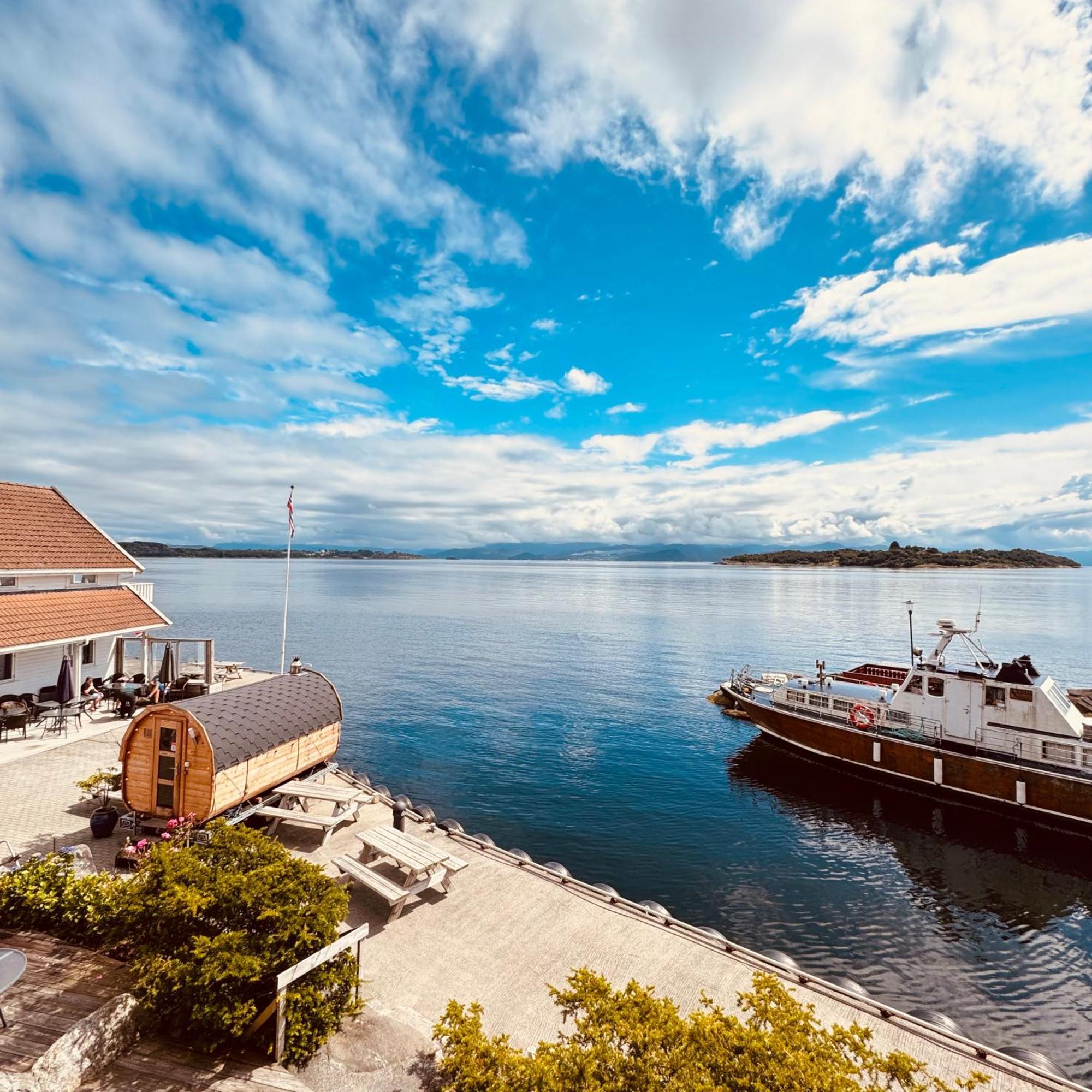 Sjoberg Hotell Og Ferie Leiligheter Osthusvik Bagian luar foto