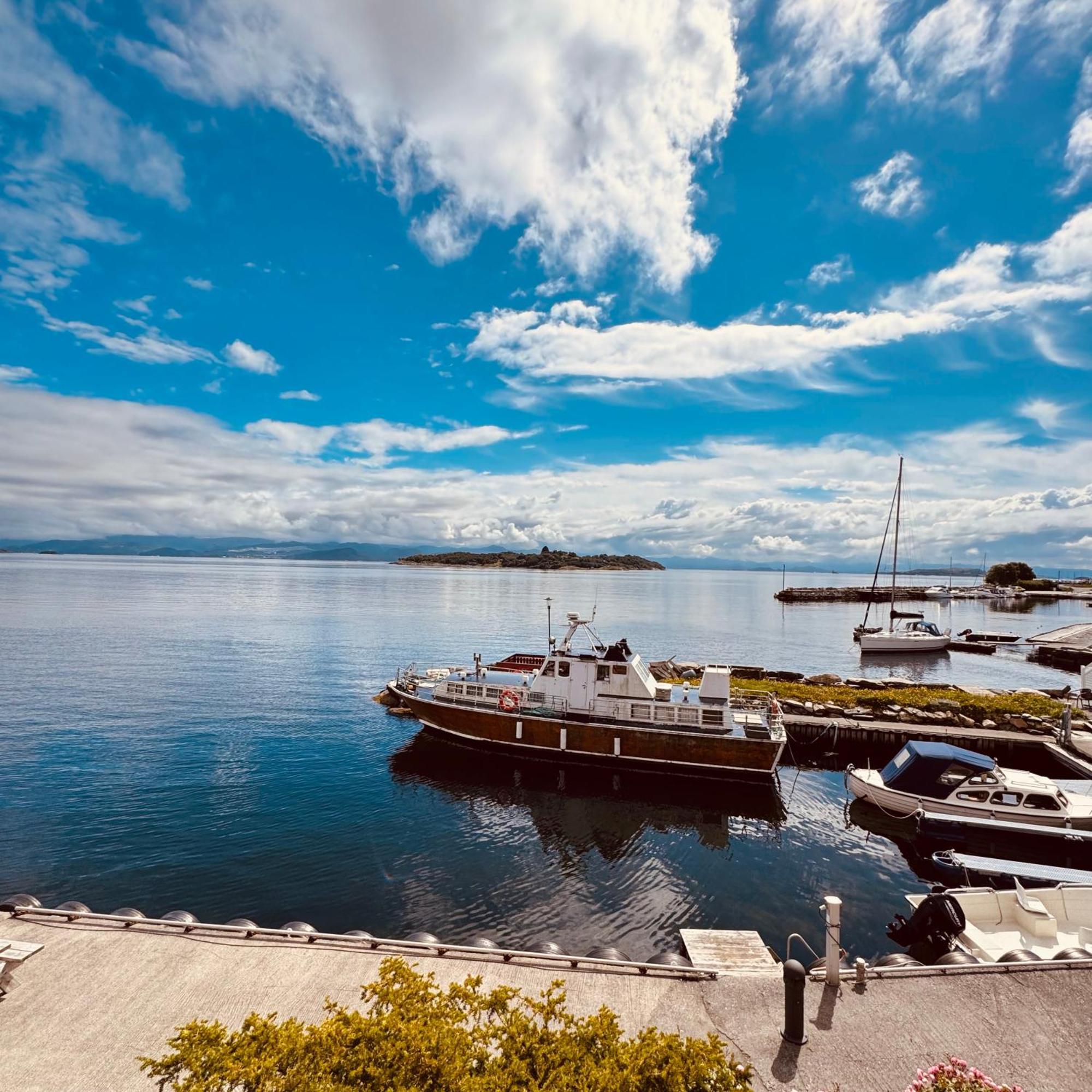 Sjoberg Hotell Og Ferie Leiligheter Osthusvik Bagian luar foto