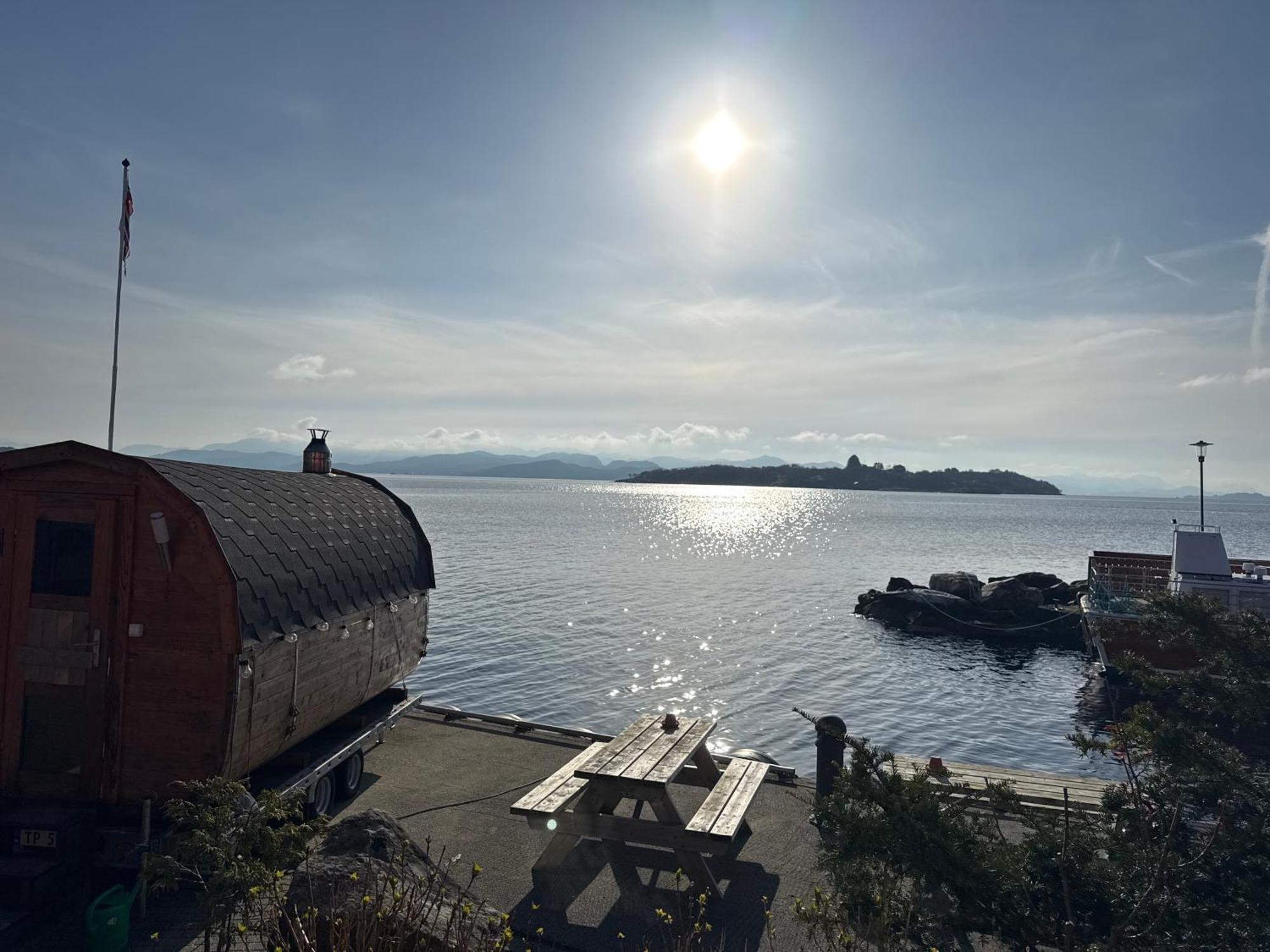 Sjoberg Hotell Og Ferie Leiligheter Osthusvik Bagian luar foto